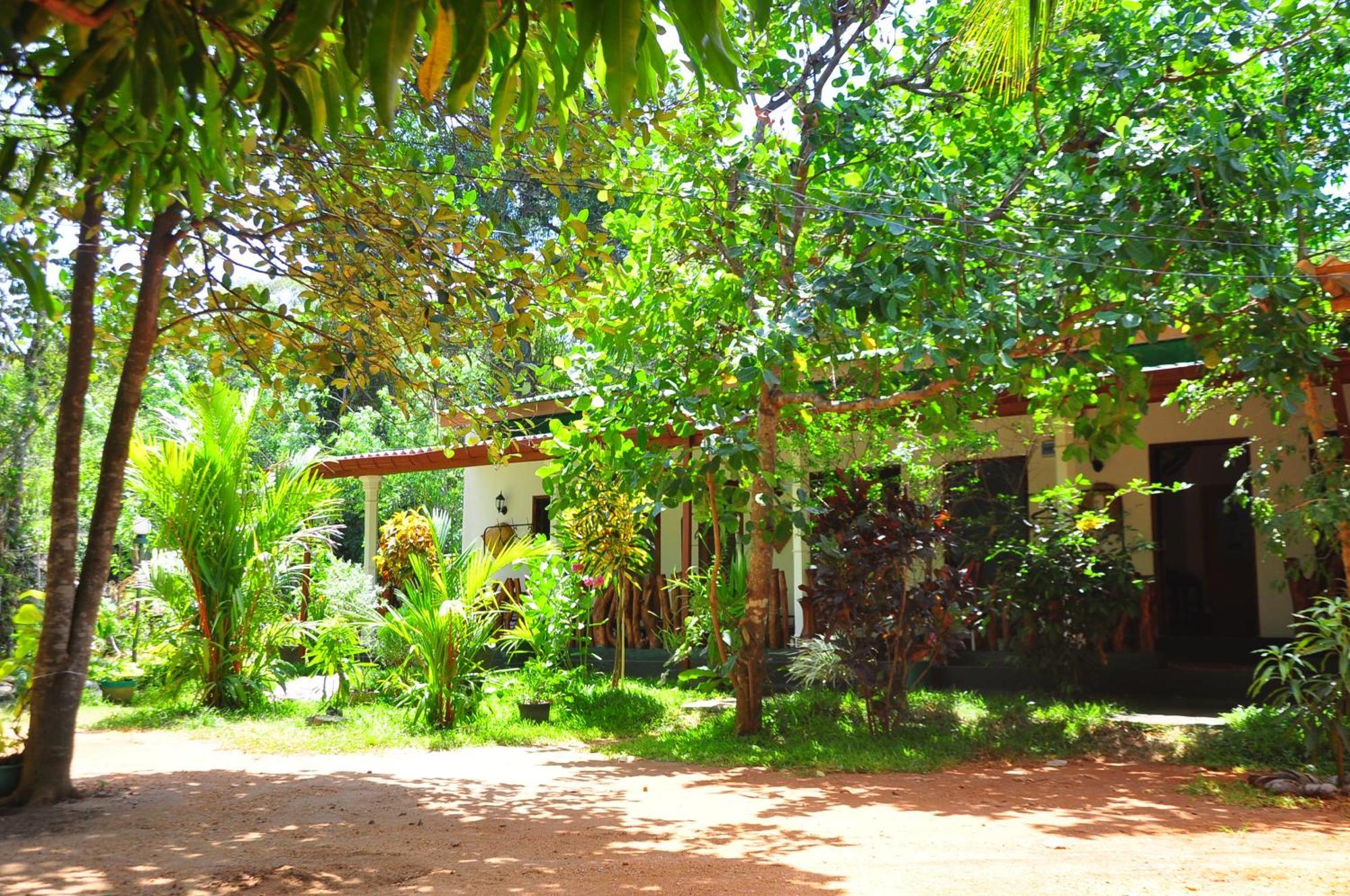 Homestay Sigiri Rock Side *